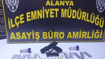 Alanya'da şüpheli şahıstan silah ve uyuşturucu çıktı