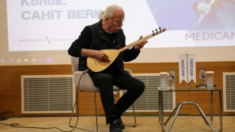 Cahit Berkay, Medicana Hastanesi'nde unutulmaz bir gece yaşattı: Müzik ve anılarla dolu performans