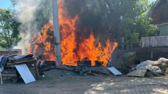 İnegöl'de yangın paniği: Bine yakın saman balyası yandı, soruşturma başlatıldı!
