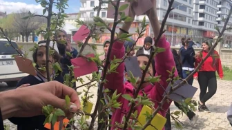 Patnos'ta öğrenciler Hıdırellez şenliğiyle baharı karşıladı