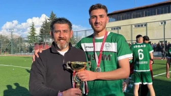 Isparta'da DSİ Spor, şampiyonluk golüyle zaferi yakaladı: Baba-oğul mutluluğu gözleri yaşarttı