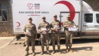 Hakkari İl Jandarma Komutanlığı'ndan örnek davranış: Kan bağışına destek