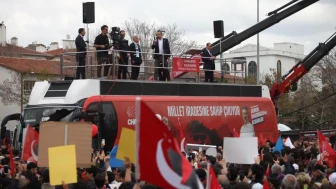 Chp Genel Başkanı Özel: "Ekrem başkanı içeride tutmanın bedeli 2.2 trilyon"