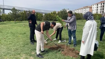 Afyonkarahisar'da üniversite öğrencileri cami çevresinde temizlik yaptı: Proje ile çevreye farkındalık kazandırıldı