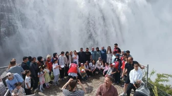 Erzurum'da şehit aileleriyle doğa buluşması: Şehitlik ziyaret edildi, Tortum'da doğa gezisi yapıldı