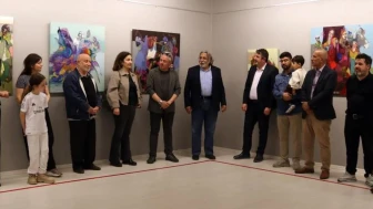 Anadolu kadınları resimlerle yaşam buldu: Nurgül Ferahoğlu'nun 10. Sergisi SANKO Sanat Galerisi'nde