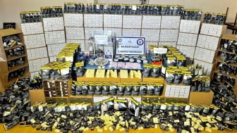 Balıkesir'de büyük operasyon: 5 gözaltı, kaçak tütün ve sigaralar ele geçirildi