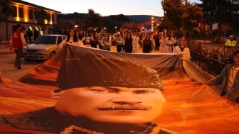 Taşova'da 19 Mayıs coşkusu: Meşale ve bayrak yürüyüşü büyük ilgi gördü