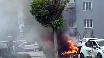 Bursa'da otomobil alev aldı: Sürücü zamanında terk etti