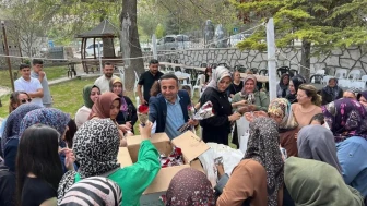 Akçadağ'da Anneler Günü etkinliği: Başkan Ulutaş'tan duygusal anlar ve hediyeler