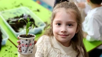 Minik öğrencilerden anlamlı bir proje: Bilecik'te çiçekler dikildi, sebzeler toprakla buluştu