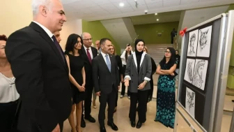 Kocaeli Valisi Aktaş'tan hemşire adaylarına sanatsal destek