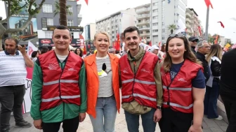 Denizli'de 1 Mayıs işçi bayramı: Yağış altında kutlandı
