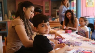 Kepez'de Anneler Günü coşkusu: Çocuklar el emeğiyle annelerine sevgilerini sundu