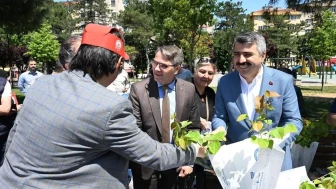 Yıldırım'da 'Ailemiz Geleceğimiz' yürüyüşüyle aile değerlerine vurguda bulunuldu