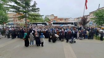 Simav'dan 80 hacı adayı dualarla kutsal topraklara uğurlandı