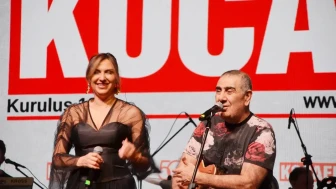 Kocaeli'de Özülkü Çifti'nden duygu dolu bir gece: Nostaljik anlarla dolu performans