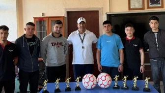Tavşanlı Anadolu İmam Hatip Lisesi'nde futsal heyecanı başladı
