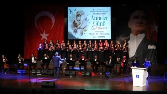 Anneler Günü'nde Türk Halk Müziği rüzgarı! Antalya'da yoğun ilgiyle karşılanan konser detayları