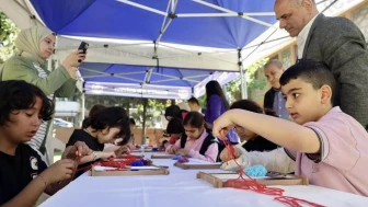 Minik öğrenciler Hereke Halısı Müzesi'nde dokuma öğrendi