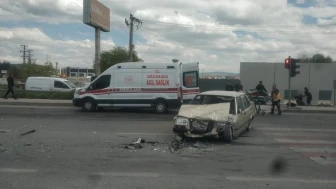 Otomobillerin çarpıştığı kazada 4 kişi yaralandı