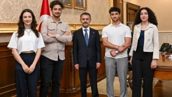 Kocaeli Üniversitesi TEKNOFEST Takımı, Vali Aktaş'a projelerini anlattı ve başarılarını paylaştı