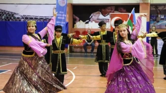 Efeler'de düzenlenen halk dansları festivali büyük ilgi gördü