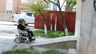 Van'da engelli vatandaşa tekerlekli sandalye ve engelli rampası: Sevgi dolu dokunuş