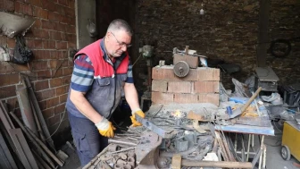 Aydın ve İzmir'de el yapımı tarım aletlerine yoğun talep: Fabrikasyon aletler iş görmüyor demirci ustaları zamanla yarışıyor