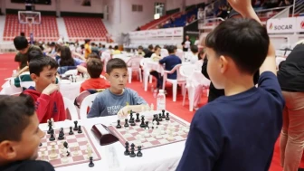 Aliağa'da Kyme Satranç Turnuvası'nda 14 sporcu ilk 10'a girdi