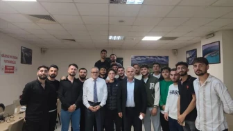 "Bitlis'te 'Yaşayan İnsan Hazinesi' Cumali Birol: Öğrencilerle bastonun tarihini ve Van Gölü'nün sırlarını paylaştı