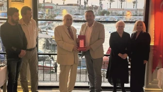 Kuşadası Ticaret Odası'nda duygusal veda: 10 yılı aşkın süre görev yapan Meclis Üyelerine plaket takdim edildi