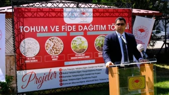 Erzincan'da Dünya Çiftçiler Günü’nde 473 bin domates fidesi dağıtıldı