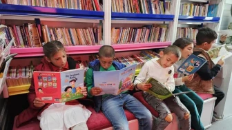 Tutak'ta gezici kütüphane ile öğrenciler kitaplarla buluştu