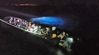 Didim'de göçmen kurtarma operasyonu: 40 kişi sağlıkla karaya çıktı