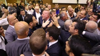 Bursa Büyükşehir Belediye Meclisi'nde gergin anlar! Bozbey'den meclis üyelerine dikkat çeken çağrı