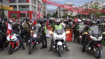 Atakum'da 19 Mayıs coşkusu: Nasuh Mahruki gençlerle buluştu, sanatçılar sergi açtı