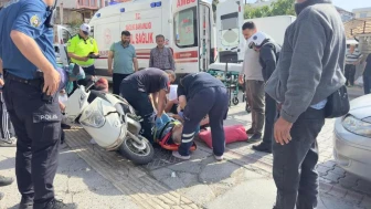 Gazipaşa'da ters yöne giren motosikletin otomobille çarpması sonucu sürücü yaralandı