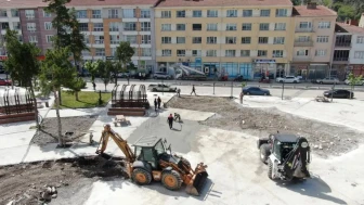 İnönü Cumhuriyet Meydanı'nda büyük değişim! Açılış töreni için hazırlıklar başladı