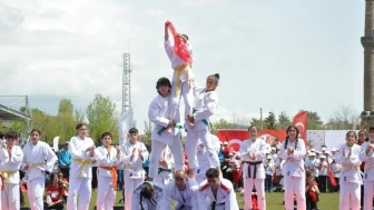 Kars'ta 19 Mayıs coşkusu: Gençler bayramda yerini aldı!