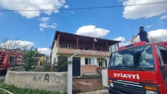 İki katlı evde yangın: Kayseri'de itfaiye ekiplerince söndürüldü