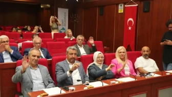 İzmit Belediye Başkanı Hürriyet'ten muhalefete sert tepki: "Tarihi bir gün"