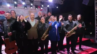 İzmit'te Kapanca Sokak Festivali sona erdi: Bursa Büyükşehir Belediyesi Orkestrası konseriyle unutulmaz anlar yaşandı