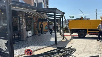 Kartepe Belediyesi'nden kaçak yapılara yıkım operasyonu