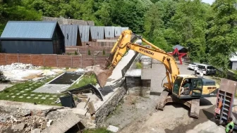 Kartepe'de kaçak yapıların yıkımı: Tiny House'lardan taş binaya operasyon