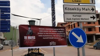 CHP Kartepe Gençlik Kolları, 19 Mayıs coşkusunu Atatürk'ün hitabesiyle sokaklara taşıdı
