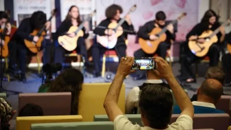 Antalya'da gitar konseri rüzgarı: Genç yetenekler sahne aldı