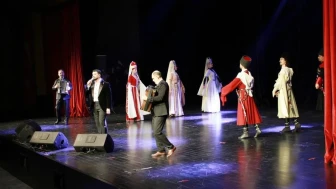 Mersin'de Çerkes rüzgarı: Nahush Kerim ve Aşemez Khafakue Grup'un unutulmaz performansı
