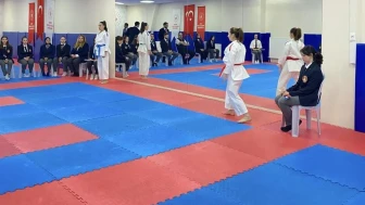 Kayseri'de Karate Aday Hakemlik Kursu tamamlandı: Yeni hakemler yola çıkıyor