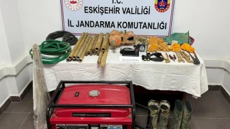 Eskişehir'de kaçak kazı yapan 3 kişi suçüstü yakalandı